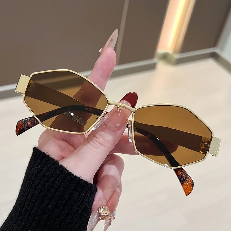 Gafas de sol poligonales de di - Vintage Fashion Enthusiasts reseña y precio